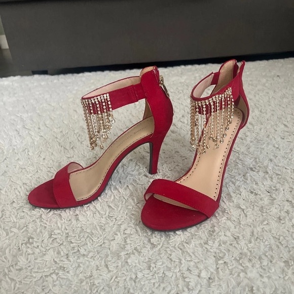Adrienne Vittadini Red Heels with Gold Accents - Picture 1 of 4